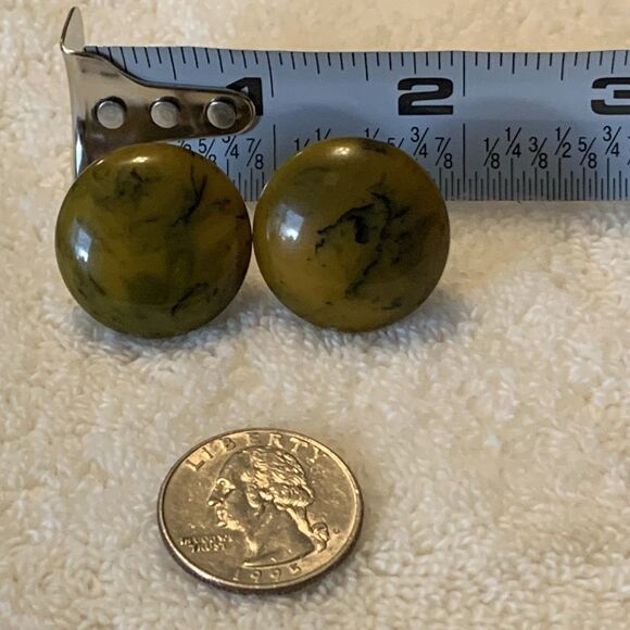 Vintage Green Marbled Bakelite 1" Button Earrings Round Dome Screw Back 1940s - Picture 8 of 8